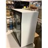Image 1 : NZXT Mid-Tower ATX Case (Visible damage on front side and scratched glass)