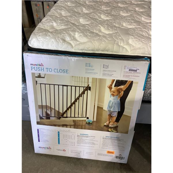 Munchkin Push-To-Close Gate (28.5in - 45in W x 29in H)