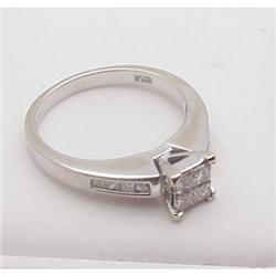 14 kt white gold diamond ring