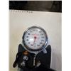 Image 2 : HEALTH O METER SCALE AND 2IN TRAILER HITCH W/BALL