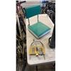 Image 2 : LARGE HEATER WORKING WITH VINTAGE BLEACHER SEAT AND METAL SPRINKLER