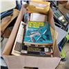 Image 2 : BOX OF COLLECTIBLE TRAPPER MAGAZINES AND INSULATED JACKET SIZE 56