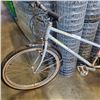 Image 2 : GREY RALEIGH CENTURY BIKE