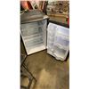 Image 2 : DANBY DESIGNER STAINLESS BAR FRIDGE WORKING