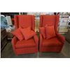 Image 1 : 2 RED WING BACK ARMCHAIRS AND 4 MATCHING THROW PILLOWS