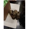 Image 2 : LOT OF LULU LEMON CLOTHING AND REGETTA CANOE SHOES