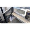 Image 3 : Whirlpool 1.1 cu. ft. Over the Range Microwave in Stainless Steel Retail $549 working