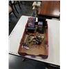 Image 1 : BOX OF GEISHA STATUES AND CAMERA BOOKENDS