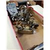 Image 2 : BOX OF GEISHA STATUES AND CAMERA BOOKENDS