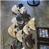 Image 2 : METAL FISH BOUQUET WITH 3 PANEL DECPR AND ARROW HOOKS