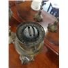 Image 8 : 2 ANTIQUE OIL LAMPS WITH GLASS FLUTES AND SHADES