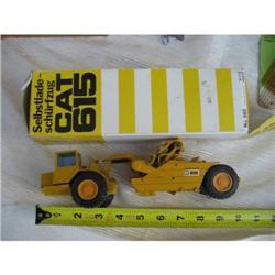 Selbstlade-Schurfug CAT 615 Elevating scraper