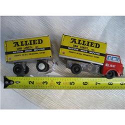 Tin toy moving truck w/ double tailor