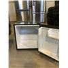 Image 2 : INSIGNIA MINI FRIDGE
