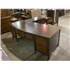 Image 2 : EXECUTIVE DESK WITH RUN OFF