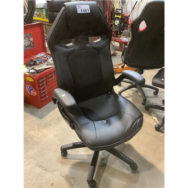 ROLLING OFFICE CHAIR