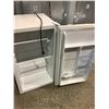 Image 2 : AVANTI MINI FRIDGE VISIBLE DAMAGE