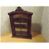 Image 1 : Antique display cabinet (O)