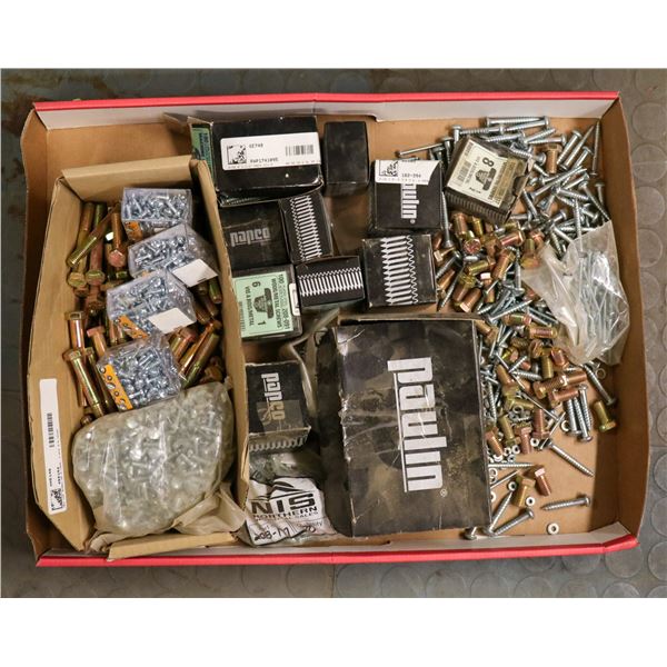 FLAT LOT OF ASSORTED SCREWS