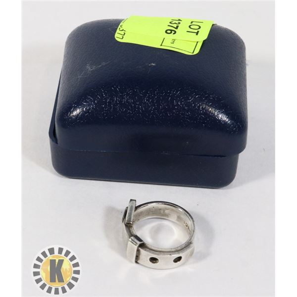 A 925 MARKED SILVER RING BELT BUCKLE SIZE 5