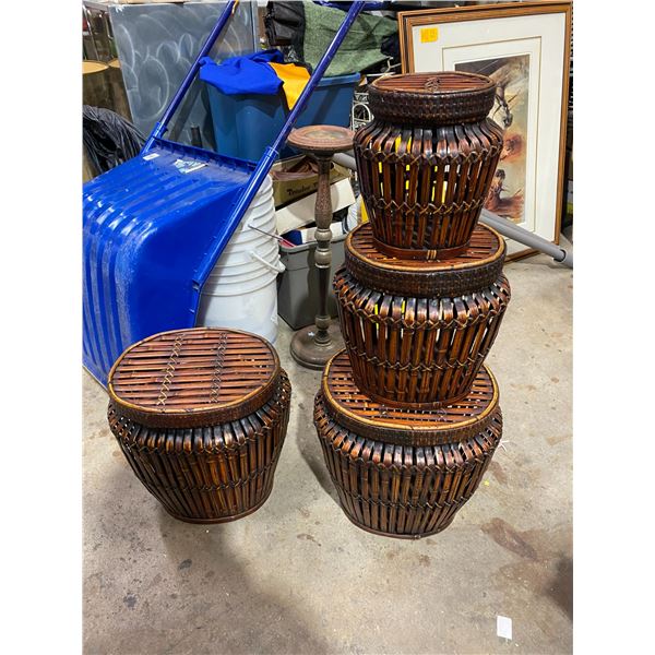 2 sets of nesting baskets