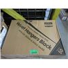 Image 1 : 2 Boxes of 50 New Black Velvet Hangers