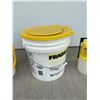 Image 3 : TWO AERATED LIVE BAIT BUCKETS AND SMALL LIVE BAIT CONTAINER