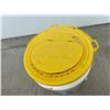 Image 9 : TWO AERATED LIVE BAIT BUCKETS AND SMALL LIVE BAIT CONTAINER