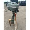 Image 2 : VINTAGE JOHNSON 5 HP OUTBOARD MOTOR