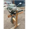 Image 3 : VINTAGE JOHNSON 5 HP OUTBOARD MOTOR