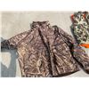 Image 4 : HUNTING AND WET WEATHER CLOTHING