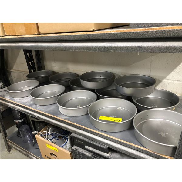 Group of 12 focus foodservice 8" diameter x 2" deep baking pans