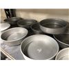 Image 2 : Group of 12 focus foodservice 8" diameter x 2" deep baking pans