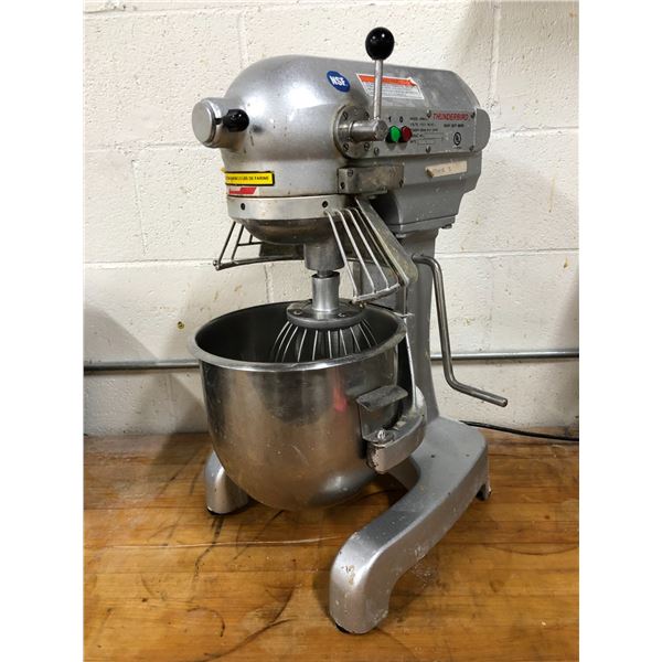 Thunderbird countertop stand mixer comes w/mixing bowl & whisk attachment