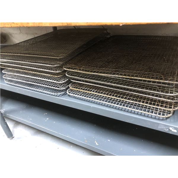 Approx. 13 cooling racks