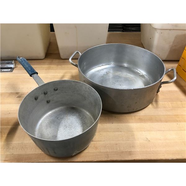 Large aluminum two handled pot & aluminum cool handle pot