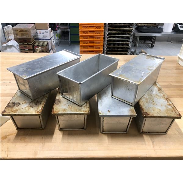 Group of 7 aluminum loaf baking pans