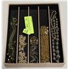 Image 1 : TRAY OF VINTAGE MIXED JEWELRY