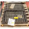Image 1 : PALLET WITH 1 3/4" X 13" THREADED STUDS