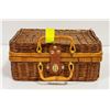 Image 1 : ALEX MINIATURE TEA SET IN WICKER CASE