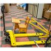 Image 1 : YELLOW PALLET JACK / 5,500LBS.