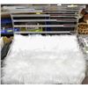 Image 1 : SHOWHOME DOG BED W/ WHITE PLASTIC FRAME & FAUX FUR
