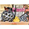Image 1 : SHOWHOME LOT OF ASSORTED HOUSEHOLD DECOR ITEMS