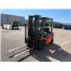 Image 2 : *SEPT 27 3PM* TOYOTA 7FGU25 ORANGE 4500 LBS CAPACITY 3 STAGE 189'' MAST HEIGHT SOLID TIRE PROPANE