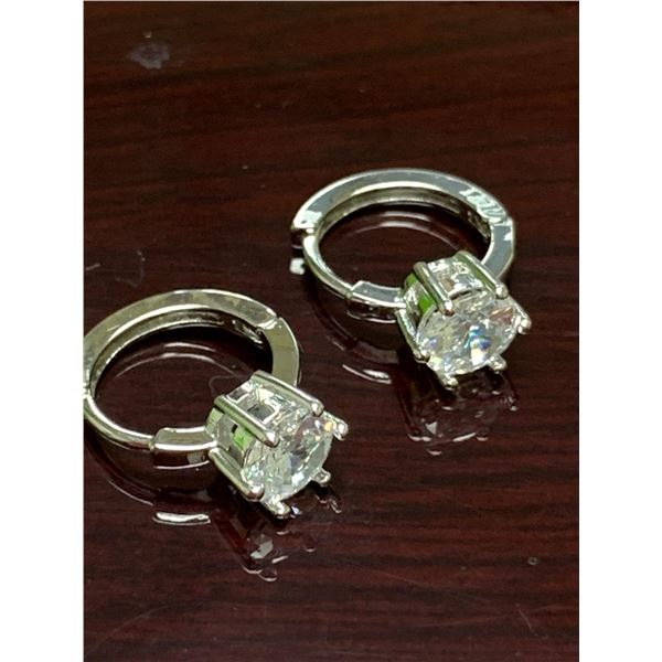 Ladies Pair of 1.0 Carat Solitaire brilliant cut earrings silver NEW