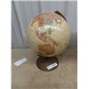 Image 2 : Globe & Desk Lamp