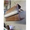 Image 2 : Walnut Gate Legged Table