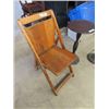Image 2 : (ID) Floor Lamp Pedestal Stand & Folding Wood Chair