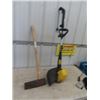 Image 2 : Weed Whacker & Splitting Axe