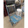 Image 2 : 2 Folding Chairs & Wood Stool